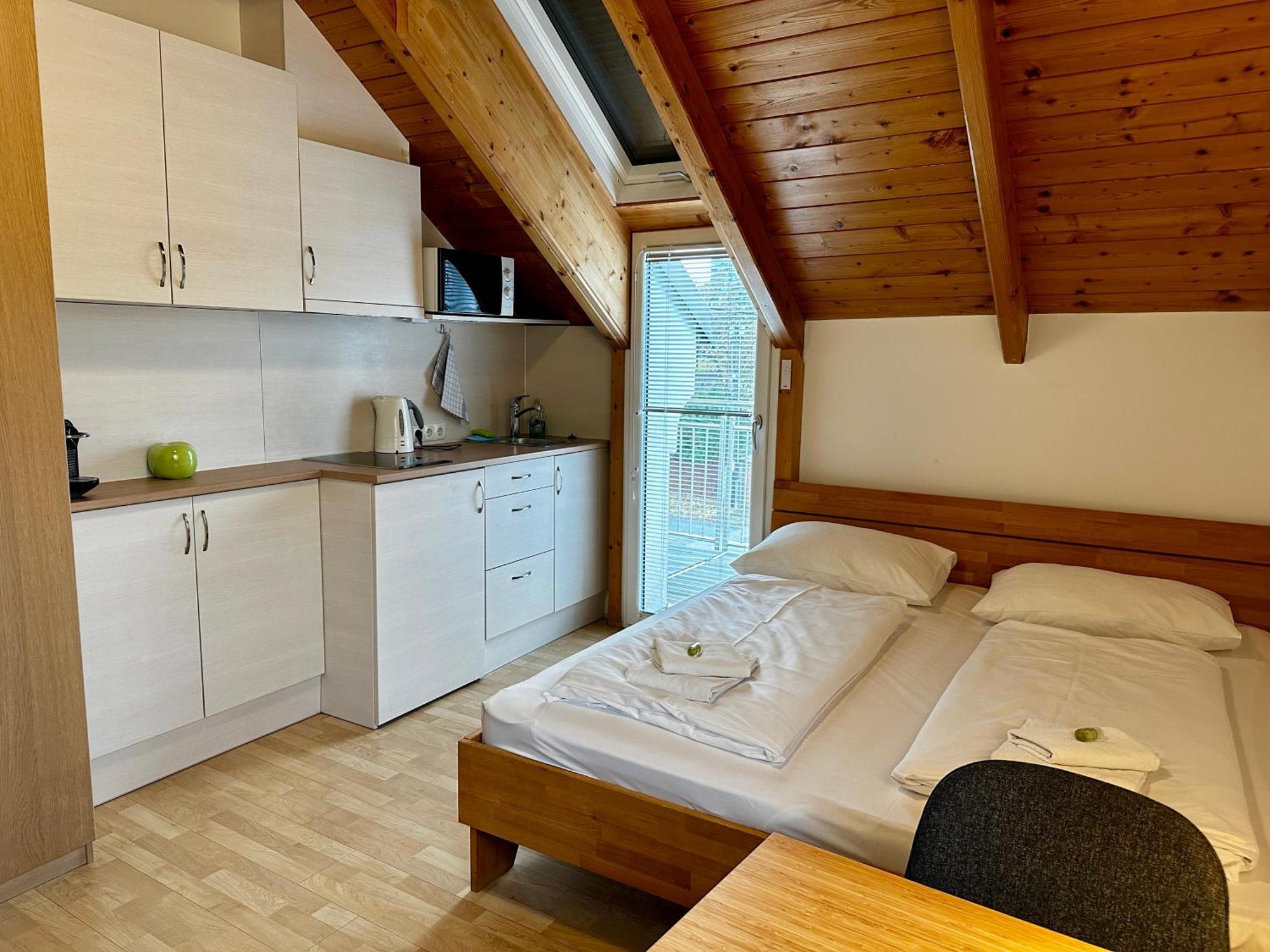 Ajo Apartments - Alte Donau Lake View Balcony Studio - Self-Check-In Vienna Exterior photo